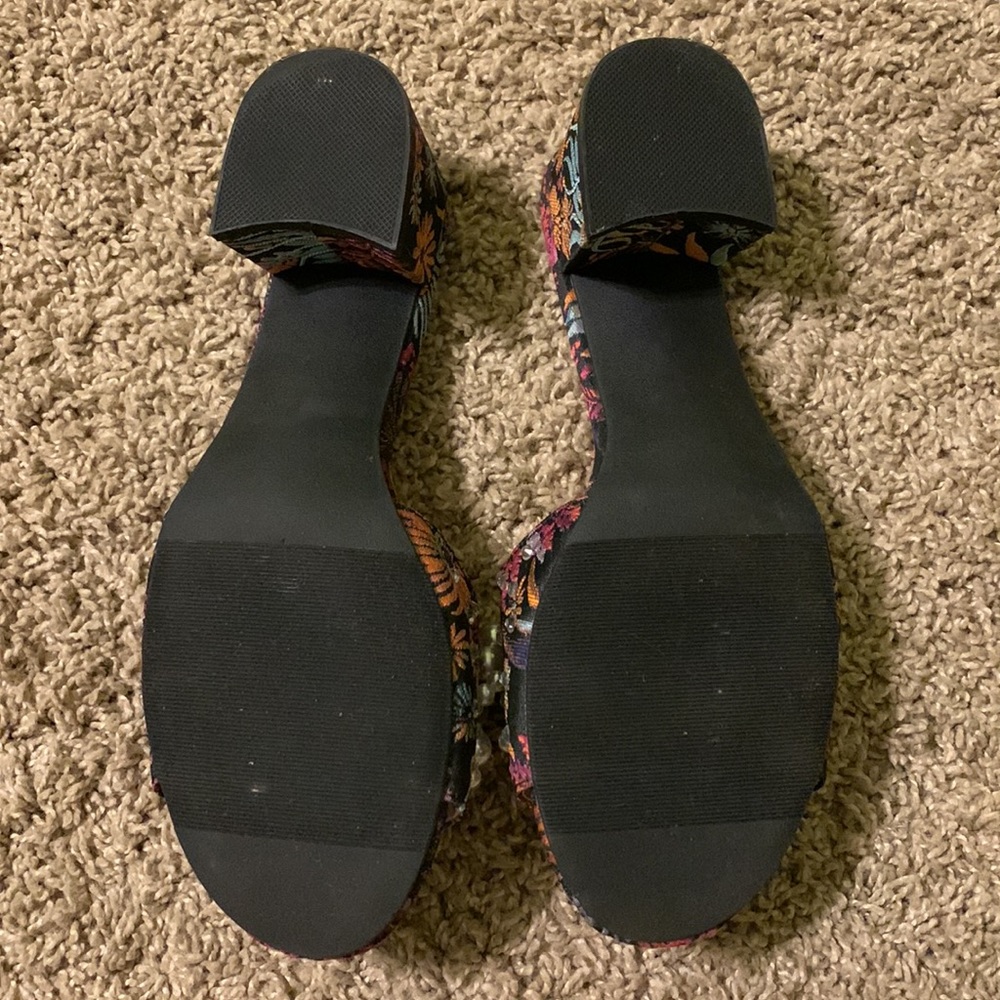 Like new Qupid pearl beaded heel sandals - Picture 3 of 6